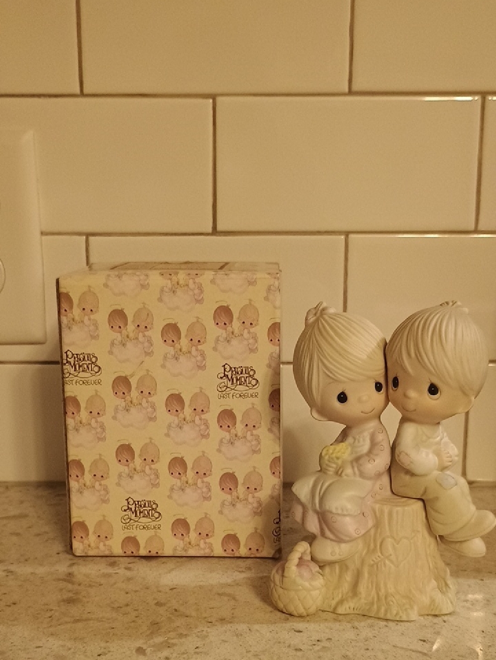 Vintage 1976 Jonathan & David Porcelain Precious Moments  "Love One Another"